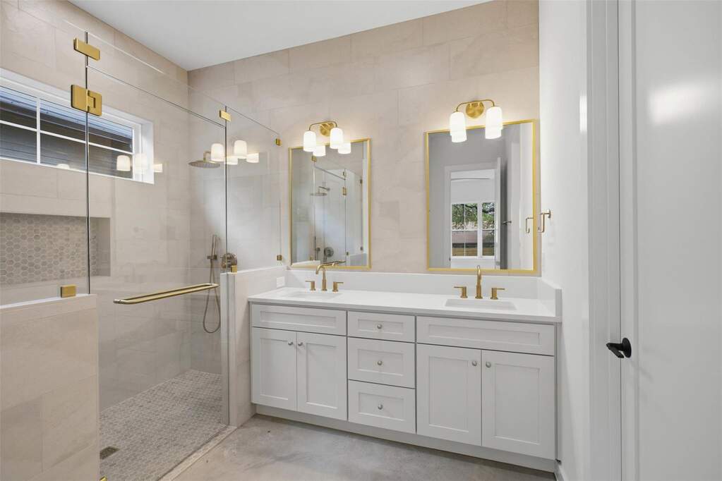 4 Bedroom Single Family Home/House's Image 21
