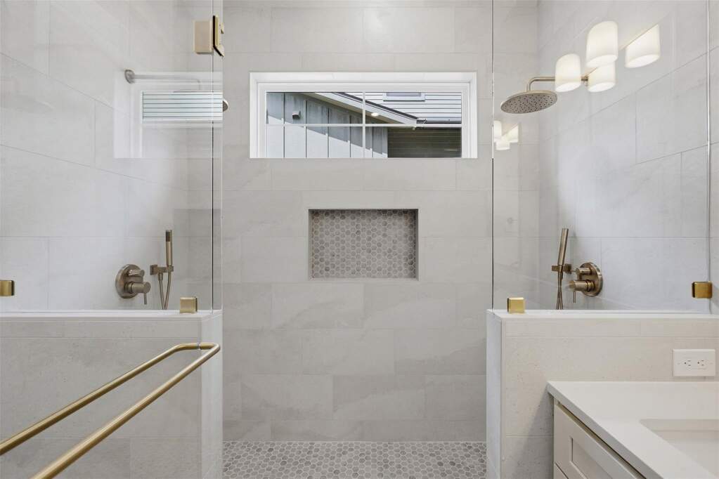 4 Bedroom Single Family Home/House's Image 23