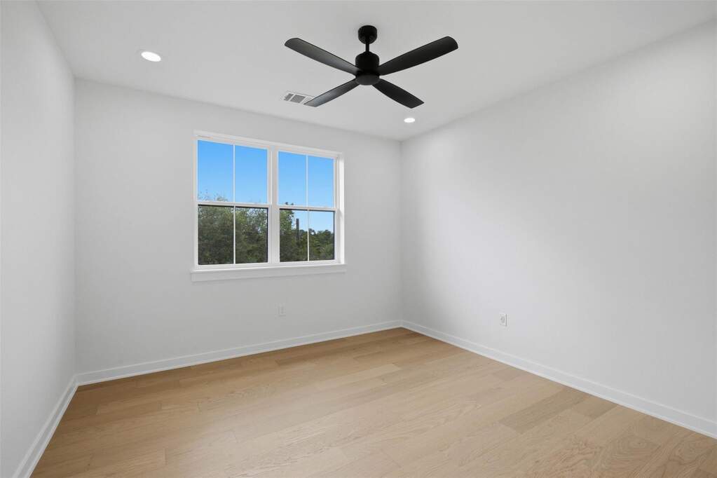 4 Bedroom Single Family Home/House's Image 32