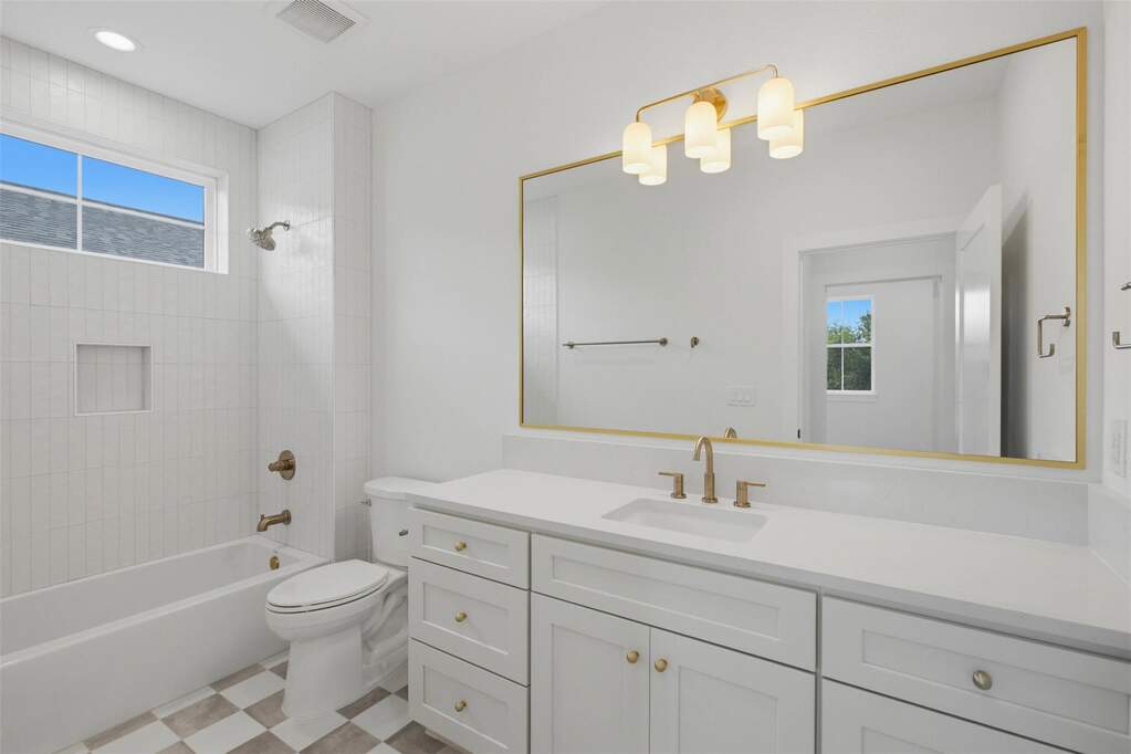 4 Bedroom Single Family Home/House's Image 33