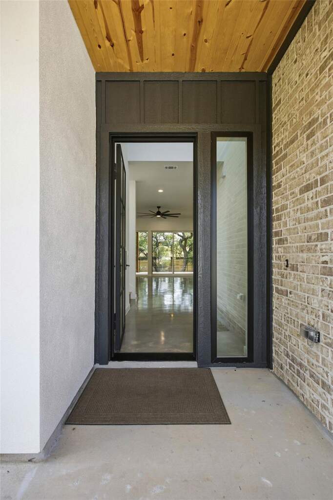 4 Bedroom Single Family Home/House's Image 3