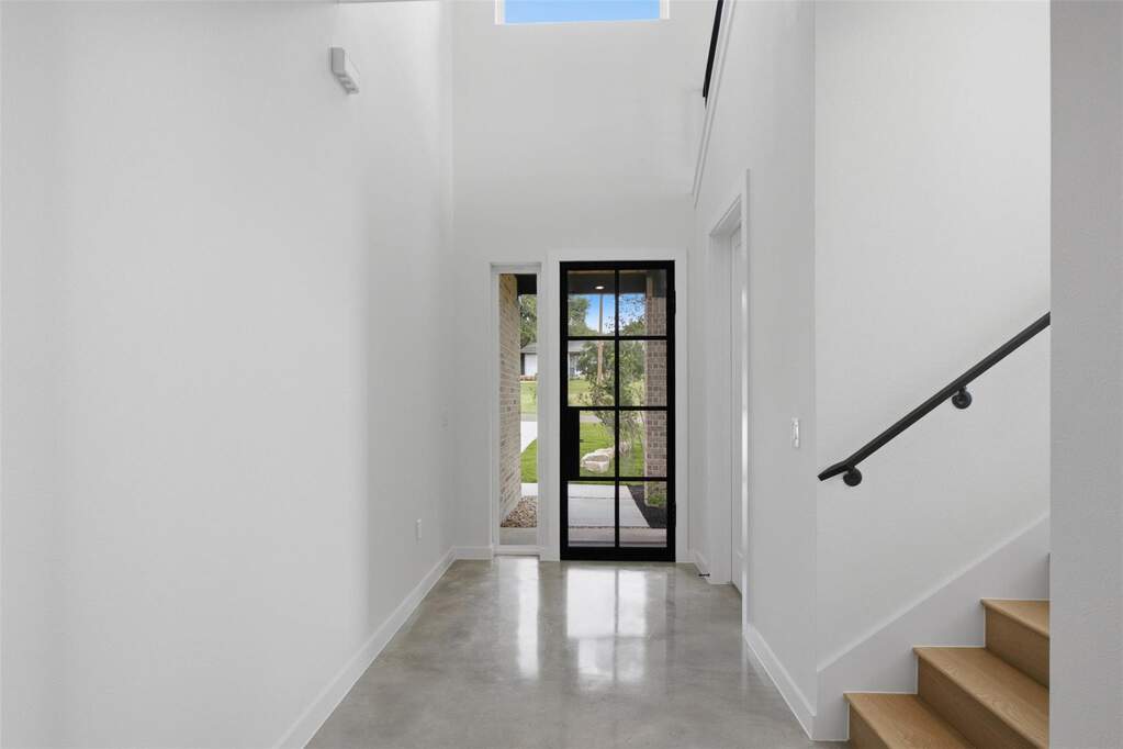4 Bedroom Single Family Home/House's Image 4