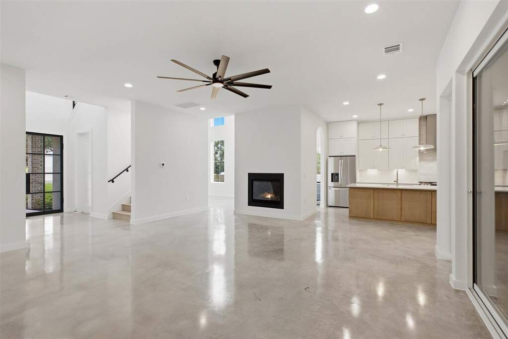 4 Bedroom Single Family Home/House's Image 6