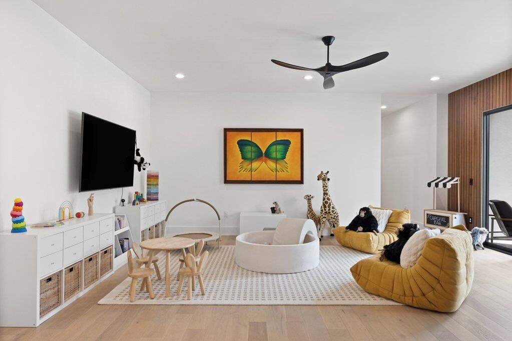 4 Bedroom Single Family Home/House's Image 16