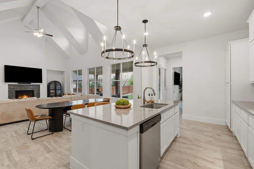 4 Bedroom Single Family Home/House's Image 12