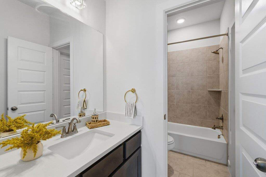 4 Bedroom Single Family Home/House's Image 32