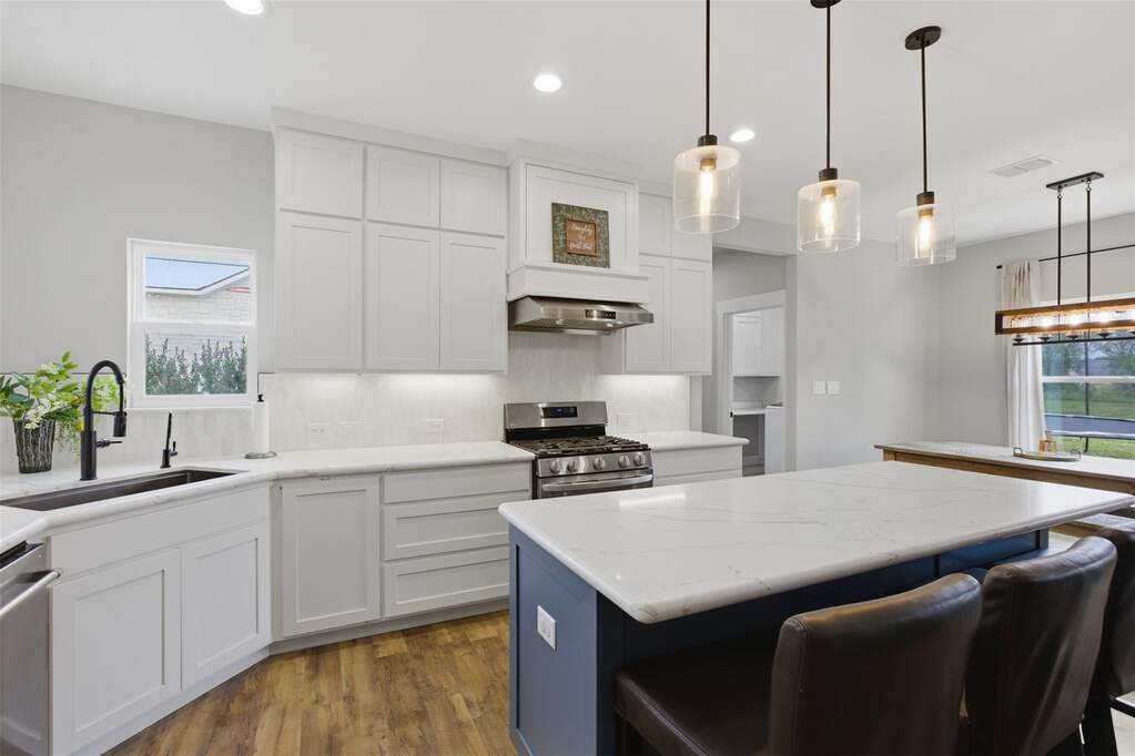 4 Bedroom Single Family Home/House's Image 9