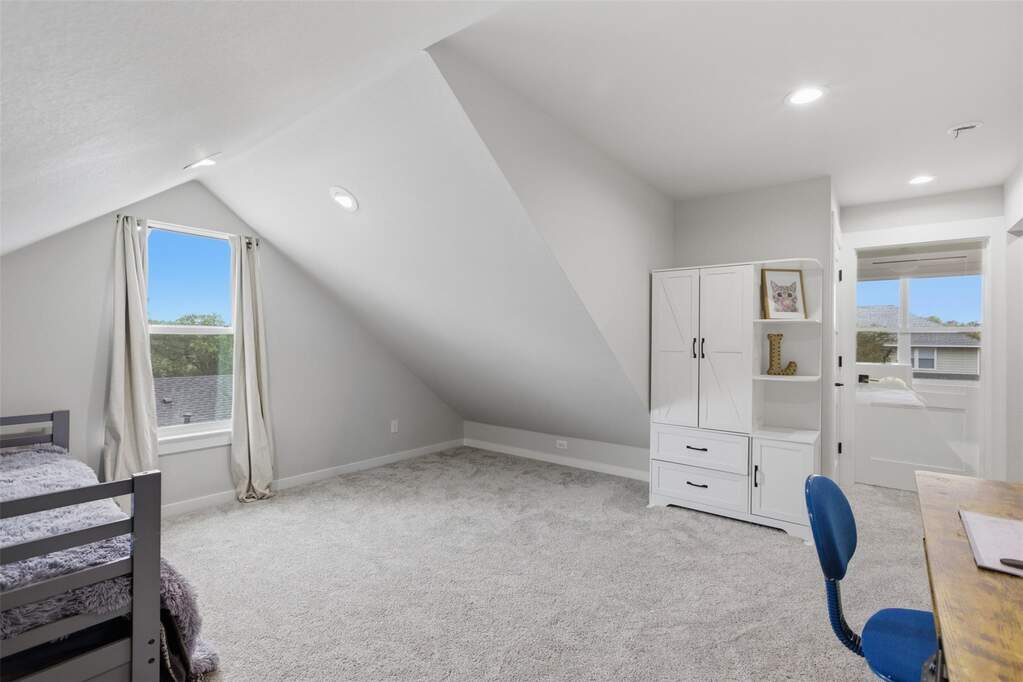 4 Bedroom Single Family Home/House's Image 18