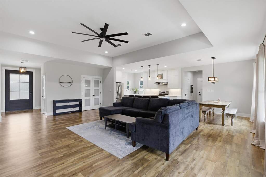 4 Bedroom Single Family Home/House's Image 3