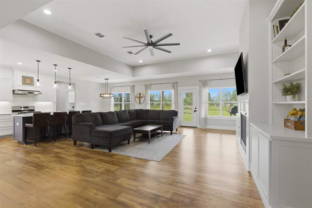 4 Bedroom Single Family Home/House's Image 4