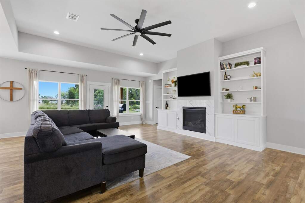 4 Bedroom Single Family Home/House's Image 5