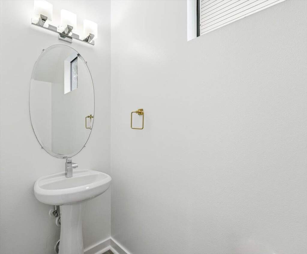2 Bedroom Single Family Home/House's Image 11