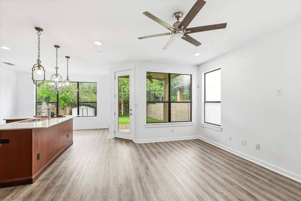 2 Bedroom Single Family Home/House's Image 4