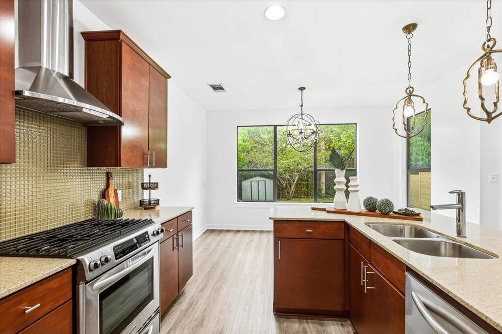 2 Bedroom Single Family Home/House's Image 6