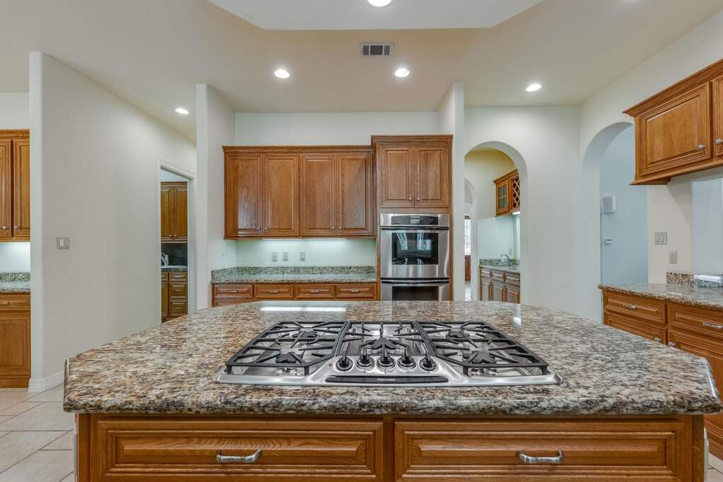 5 Bedroom Single Family Home/House's Image 8