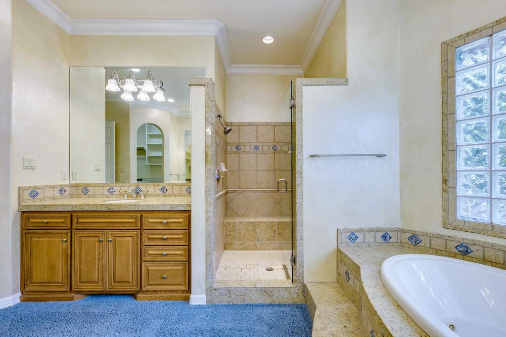 5 Bedroom Single Family Home/House's Image 21