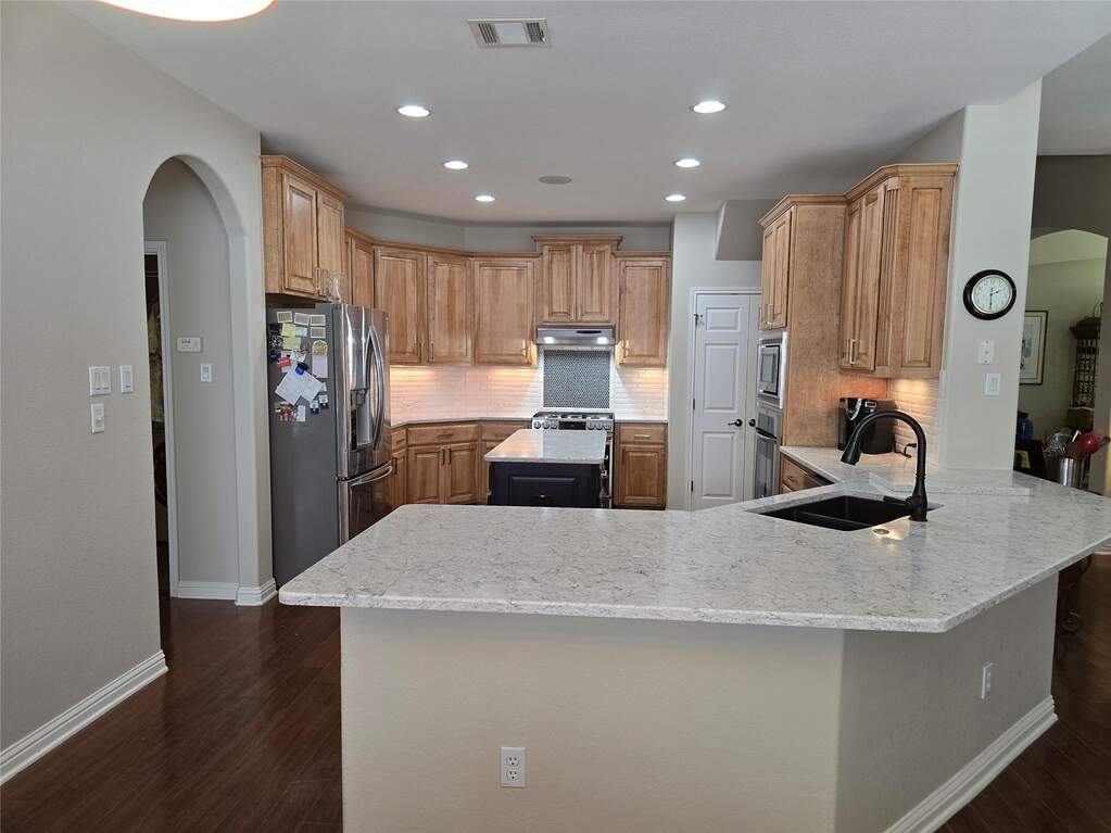 3 Bedroom Single Family Home/House's Image 9