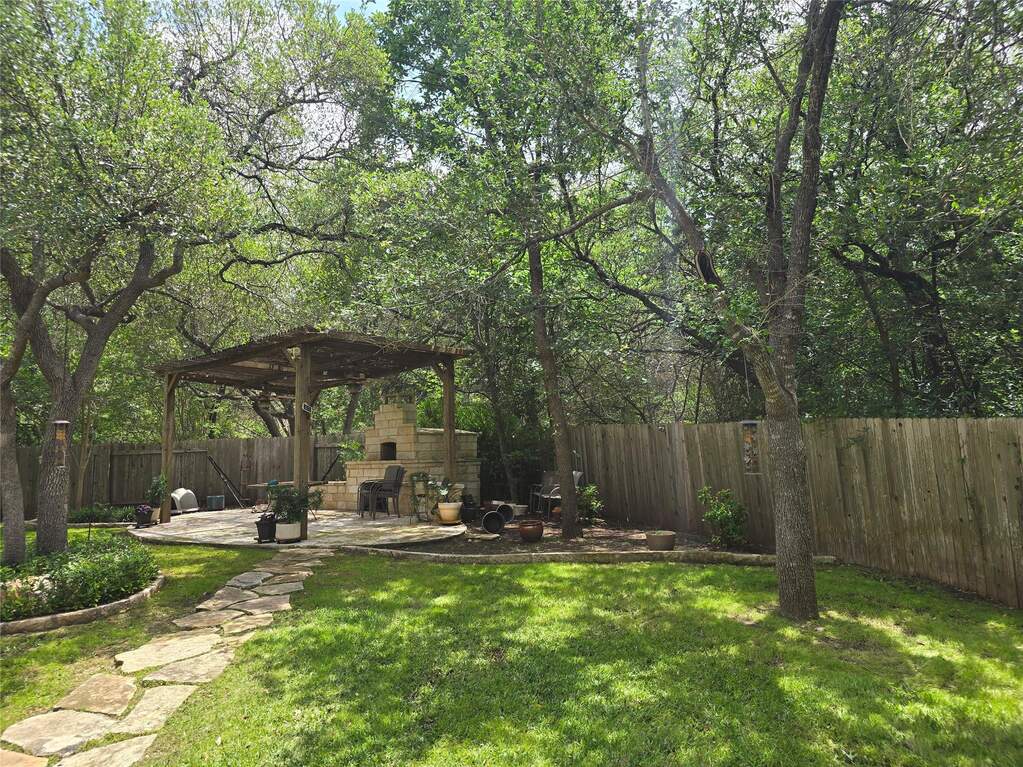 3 Bedroom Single Family Home/House's Image 32