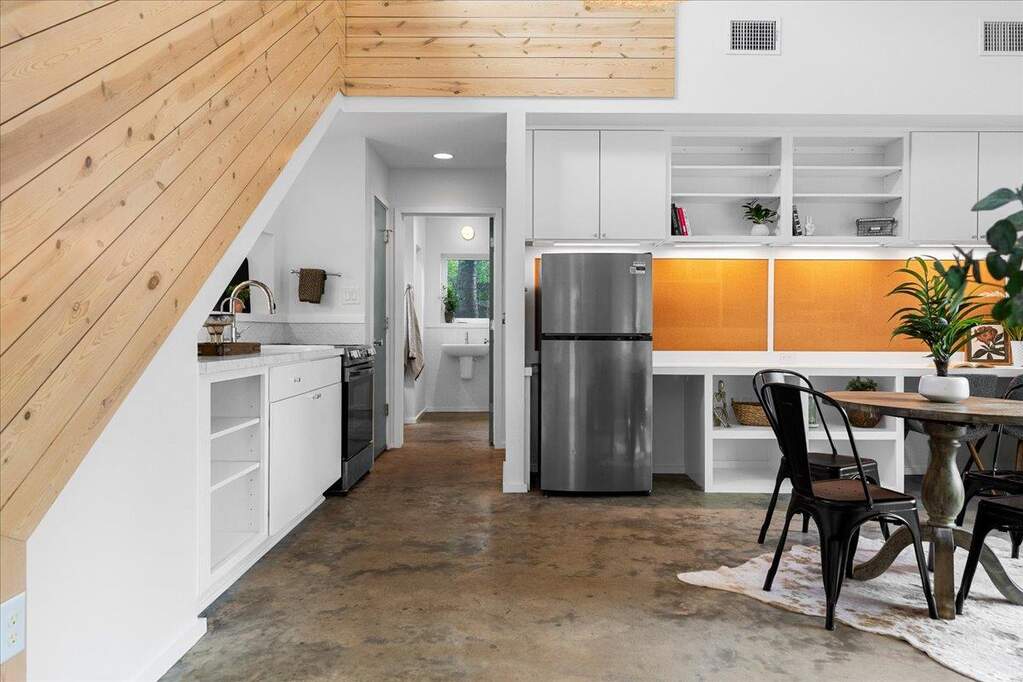 4 Bedroom Multi Unit's Image 7