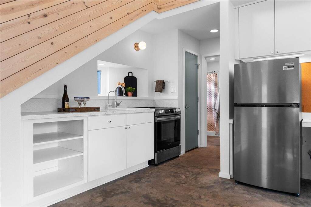 4 Bedroom Multi Unit's Image 8