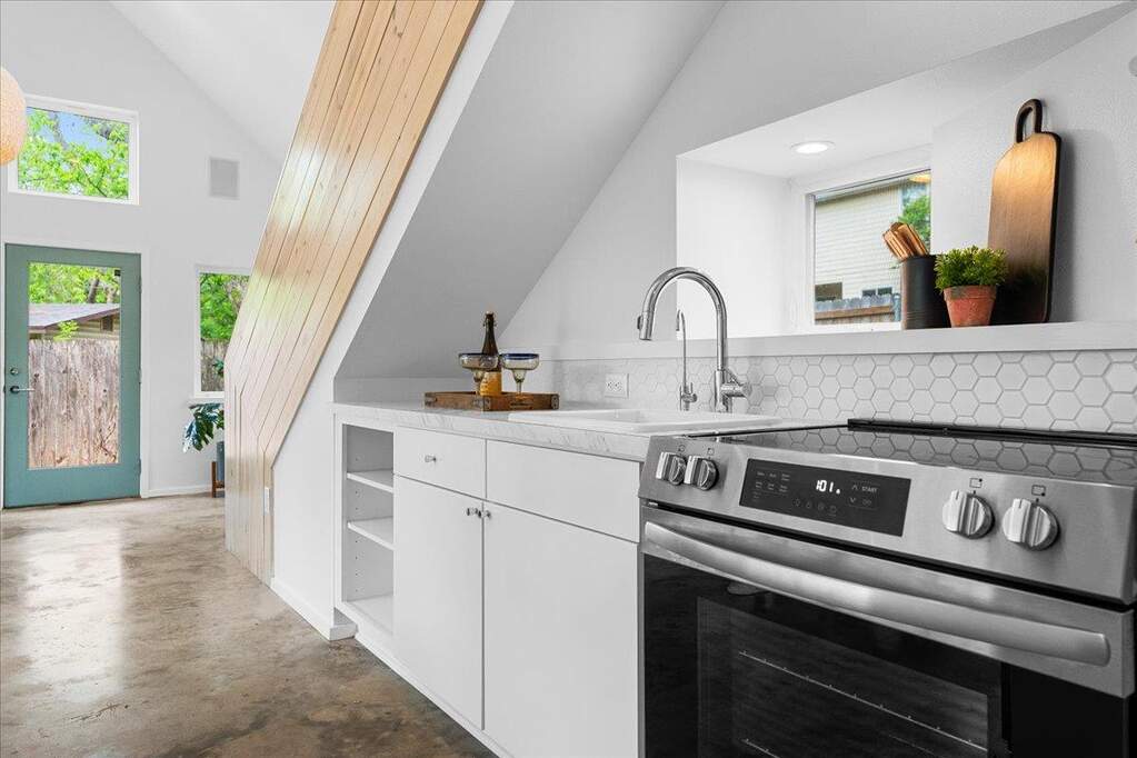 4 Bedroom Multi Unit's Image 9