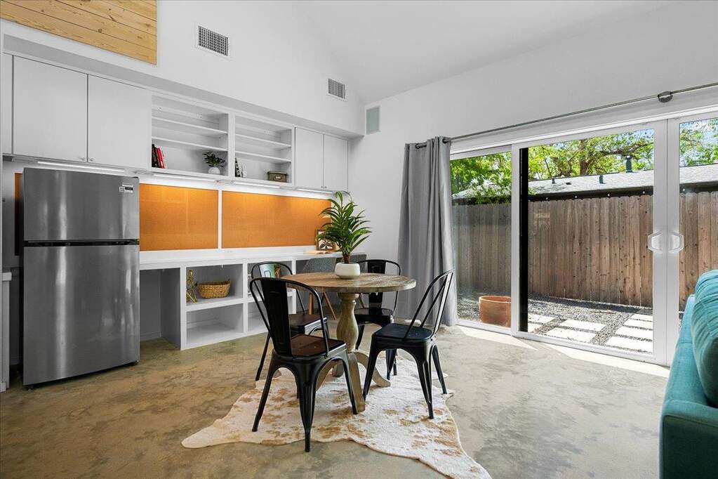4 Bedroom Multi Unit's Image 5