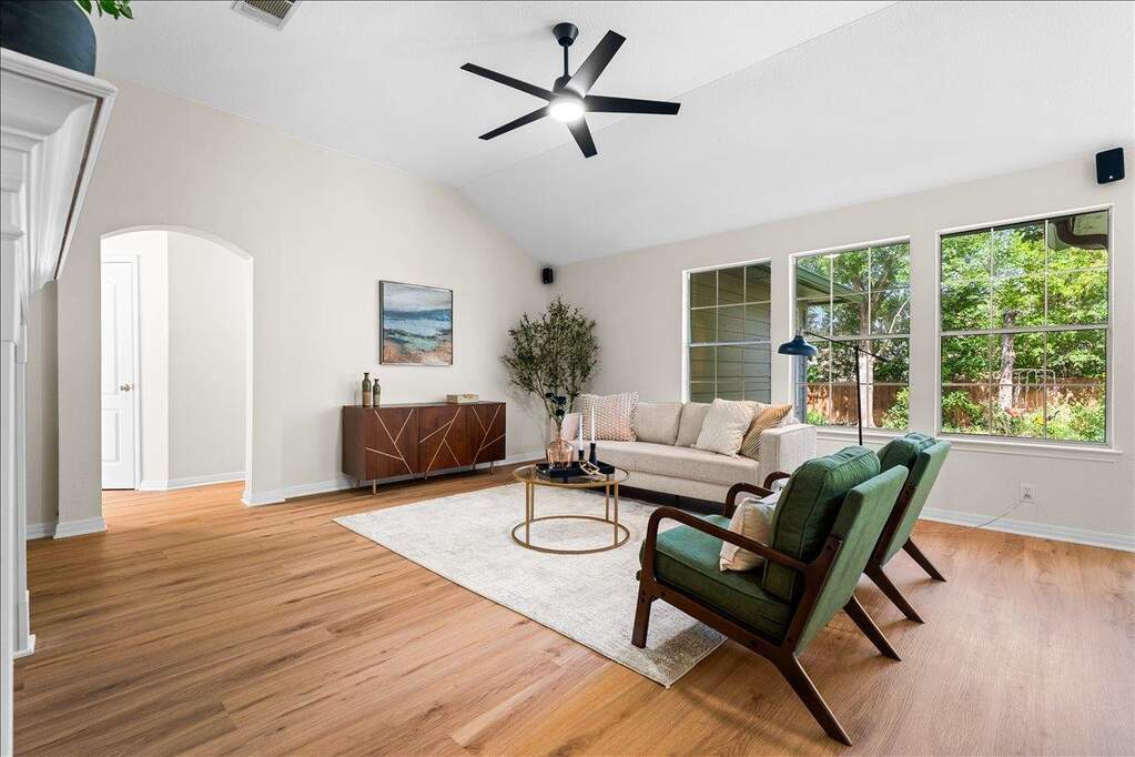 4 Bedroom Single Family Home/House's Image 14