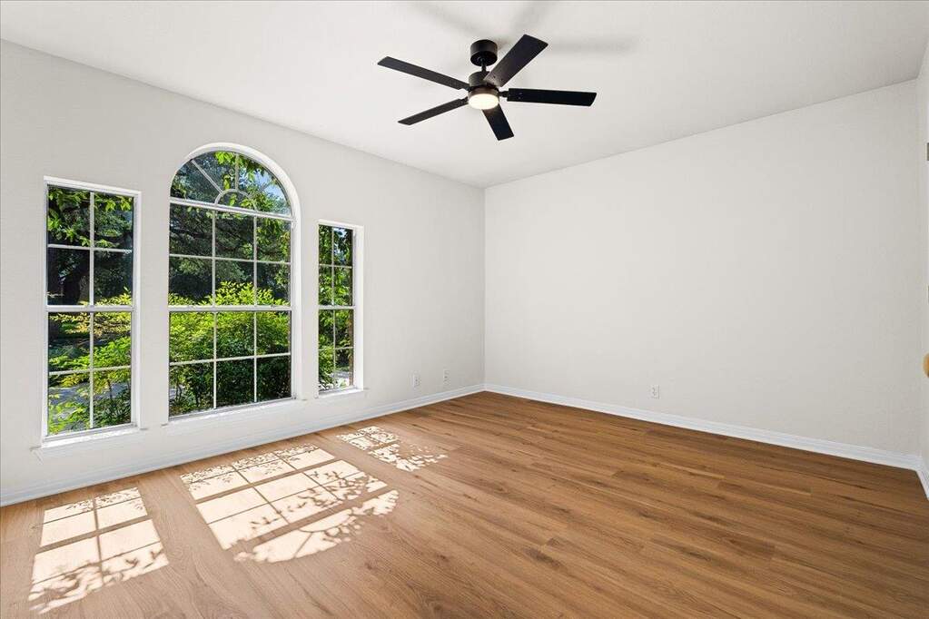 4 Bedroom Single Family Home/House's Image 20