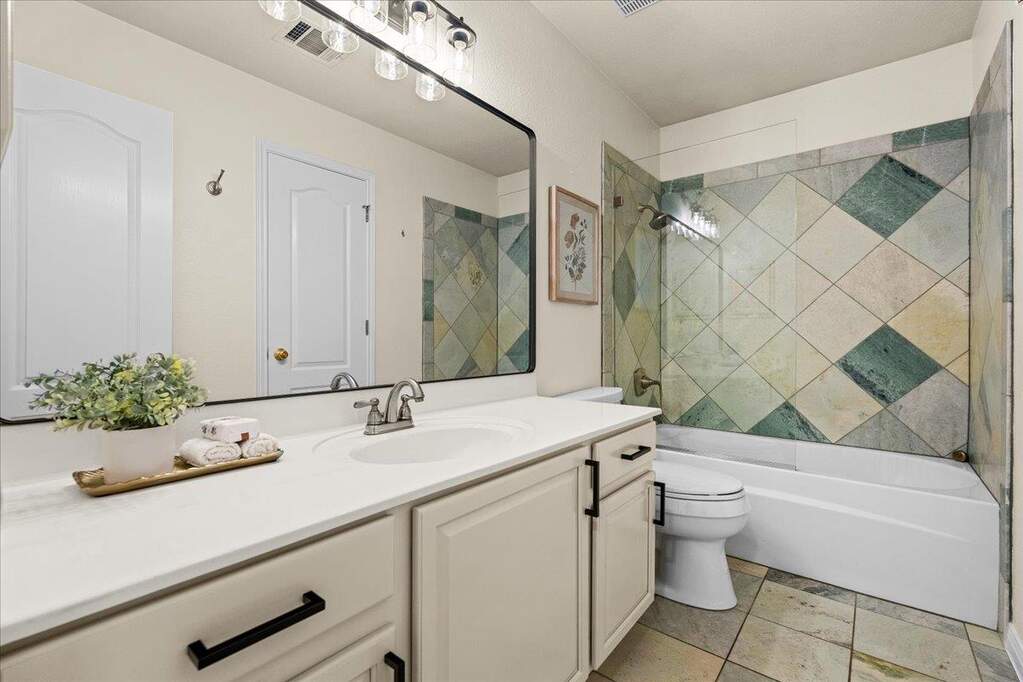 4 Bedroom Single Family Home/House's Image 21