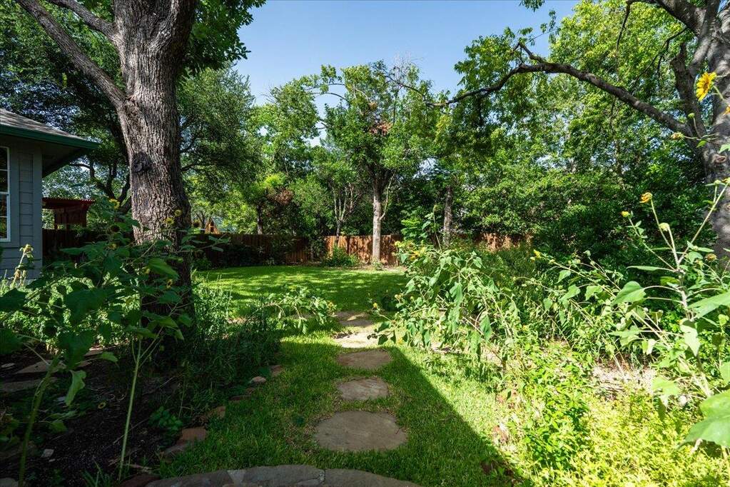 4 Bedroom Single Family Home/House's Image 32