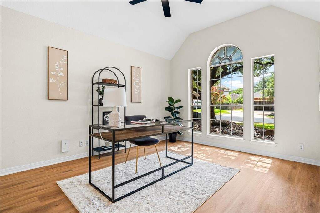 4 Bedroom Single Family Home/House's Image 3