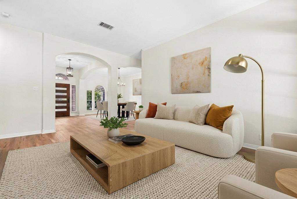 4 Bedroom Single Family Home/House's Image 4