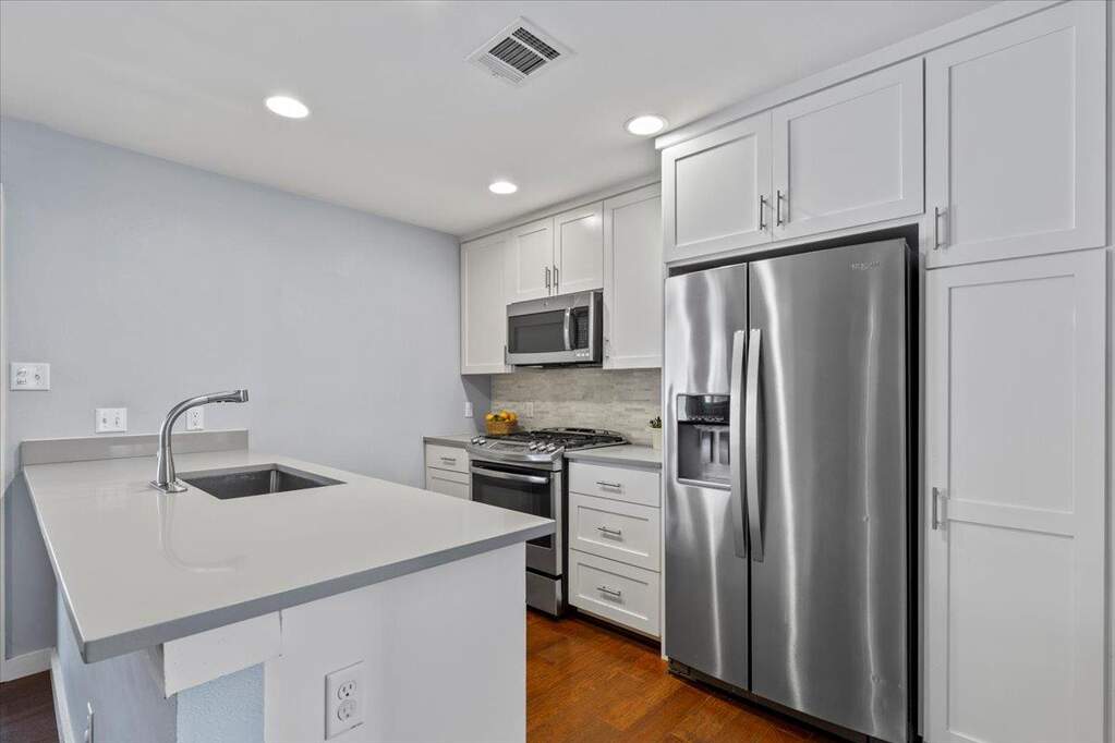 4 Bedroom Single Family Home/House's Image 7