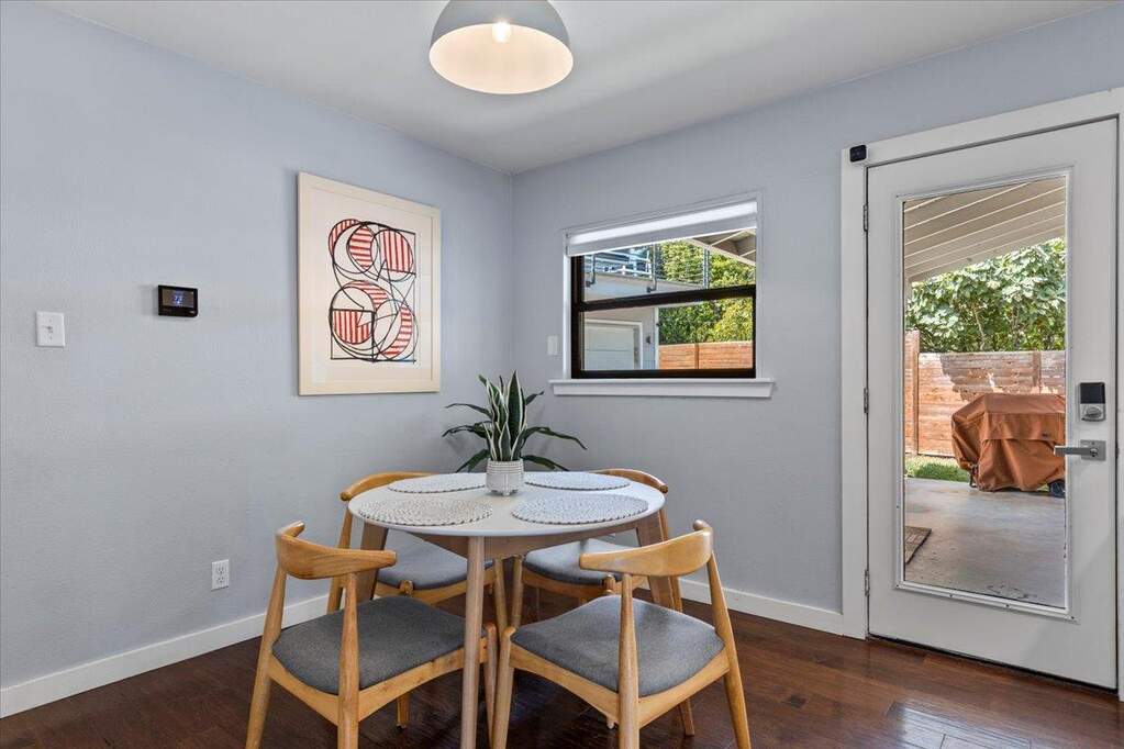 4 Bedroom Single Family Home/House's Image 11