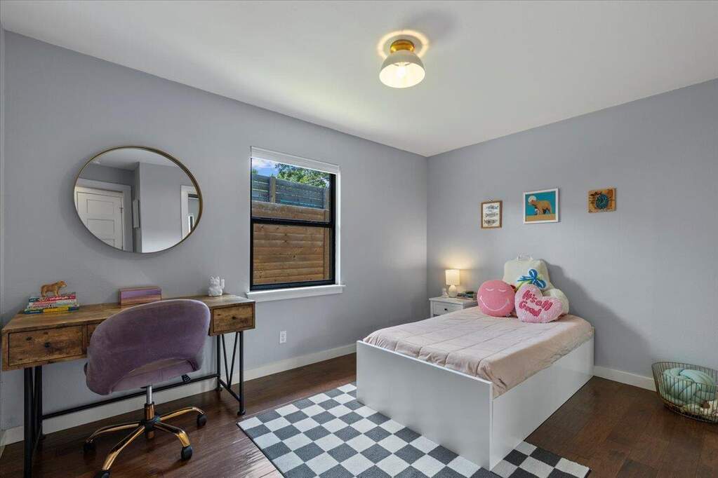 4 Bedroom Single Family Home/House's Image 15