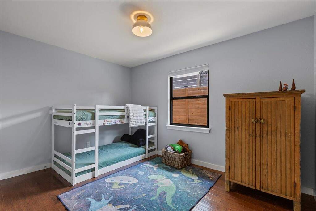 4 Bedroom Single Family Home/House's Image 16