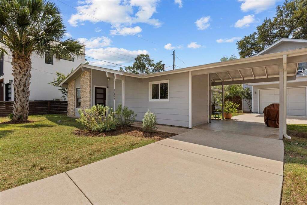 4 Bedroom Single Family Home/House's Image 4