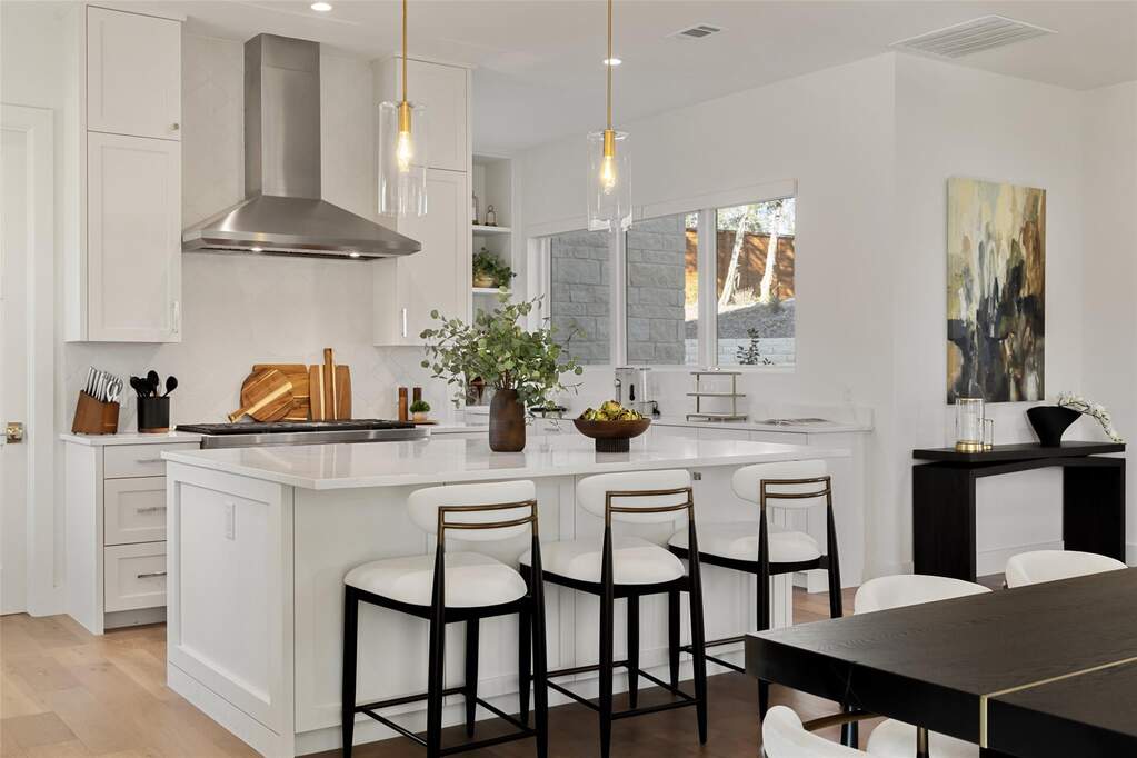 5 Bedroom Single Family Home/House's Image 10