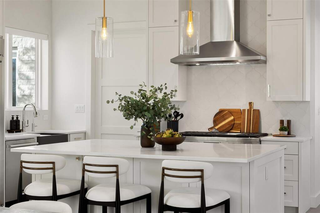 5 Bedroom Single Family Home/House's Image 11