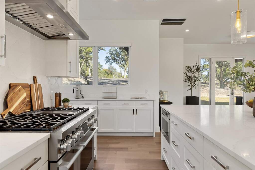5 Bedroom Single Family Home/House's Image 13