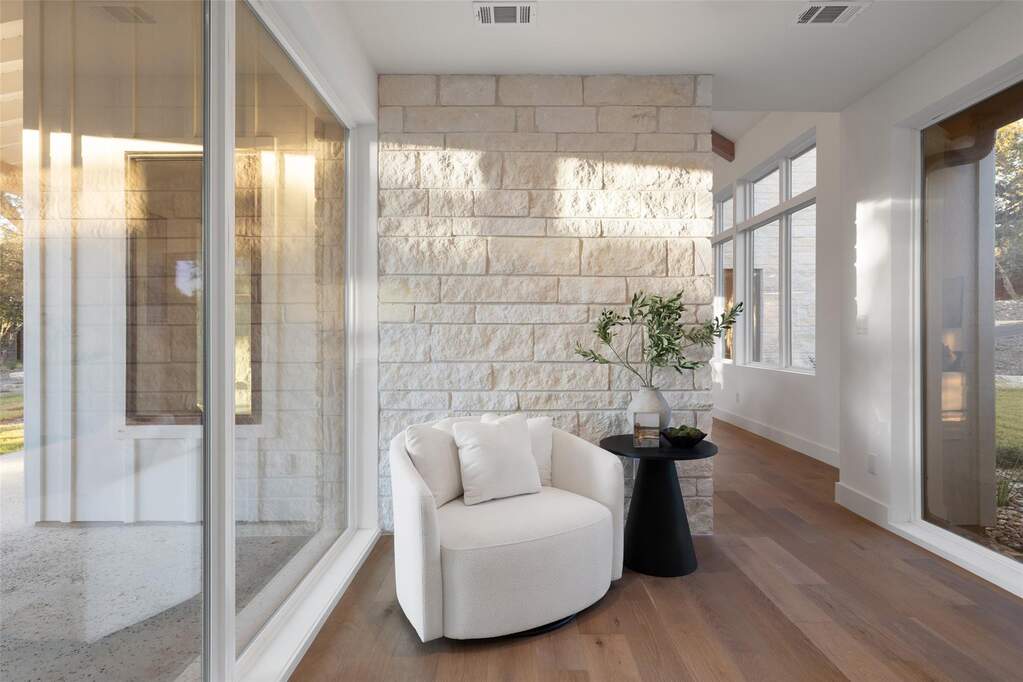 5 Bedroom Single Family Home/House's Image 15