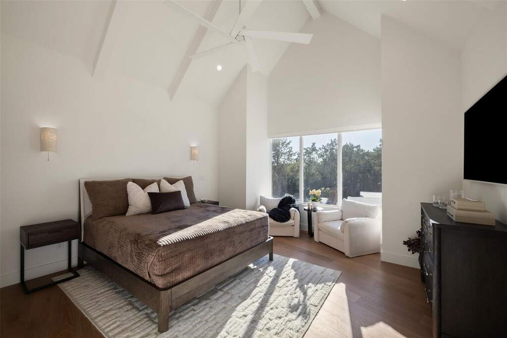 5 Bedroom Single Family Home/House's Image 16