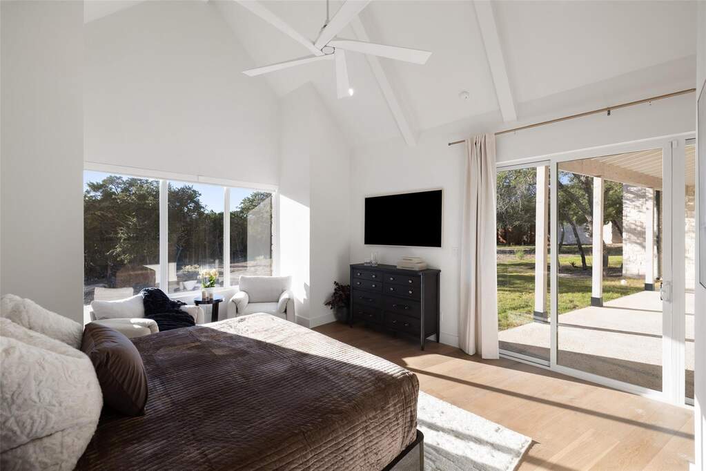 5 Bedroom Single Family Home/House's Image 17