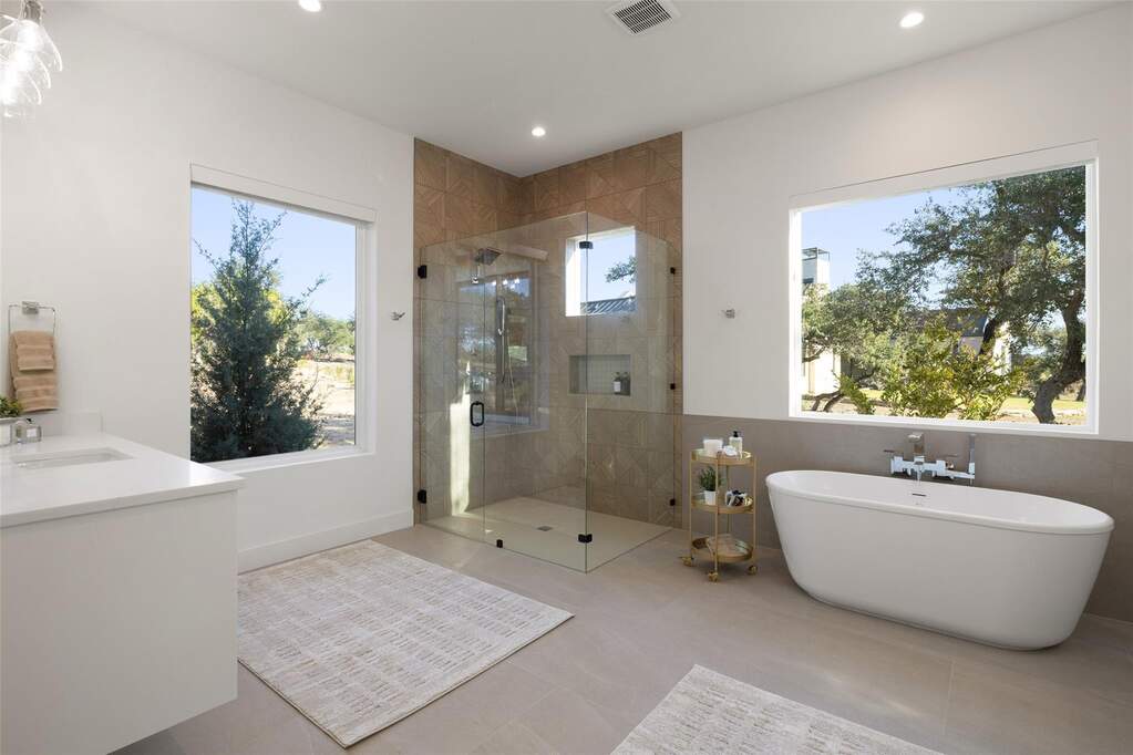 5 Bedroom Single Family Home/House's Image 18
