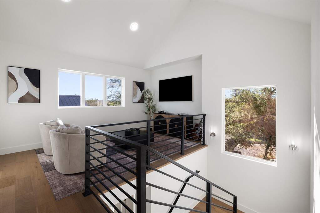 5 Bedroom Single Family Home/House's Image 22