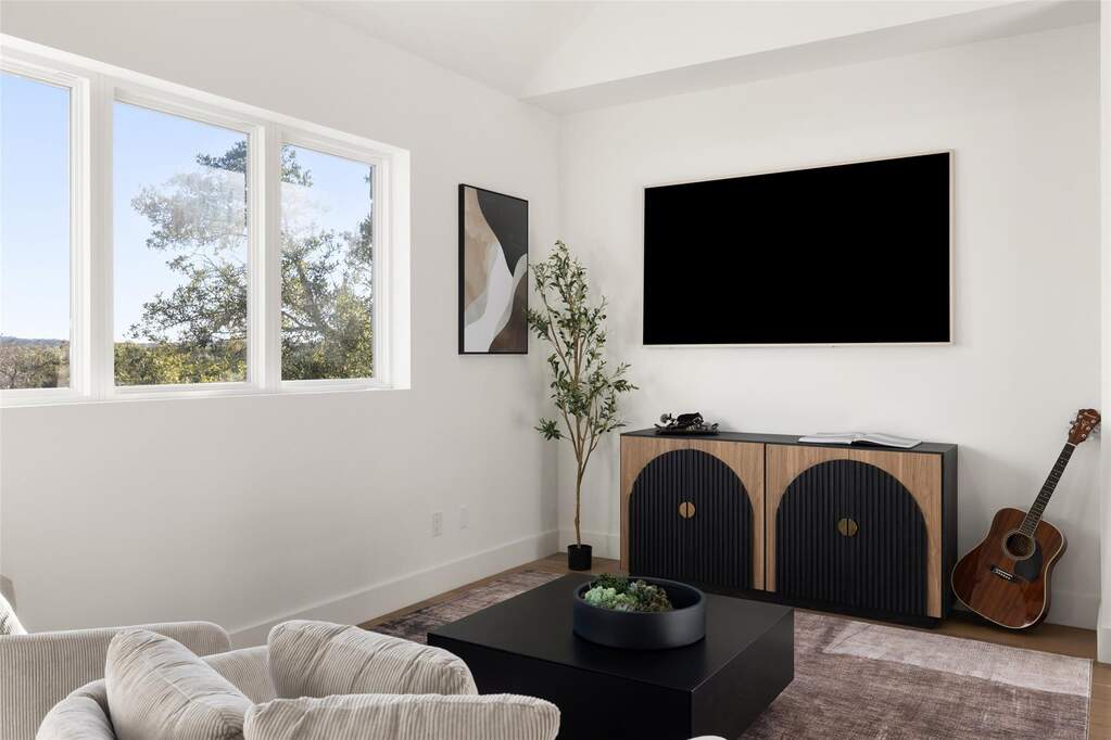 5 Bedroom Single Family Home/House's Image 23