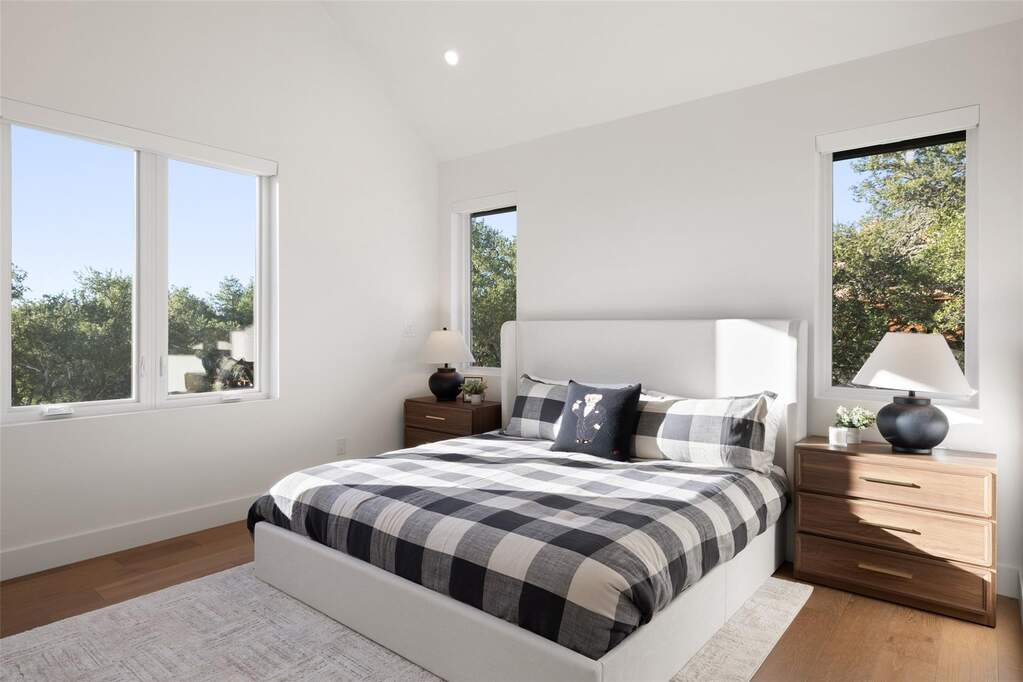 5 Bedroom Single Family Home/House's Image 24