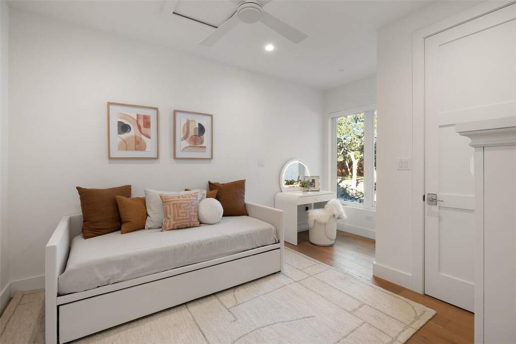5 Bedroom Single Family Home/House's Image 25