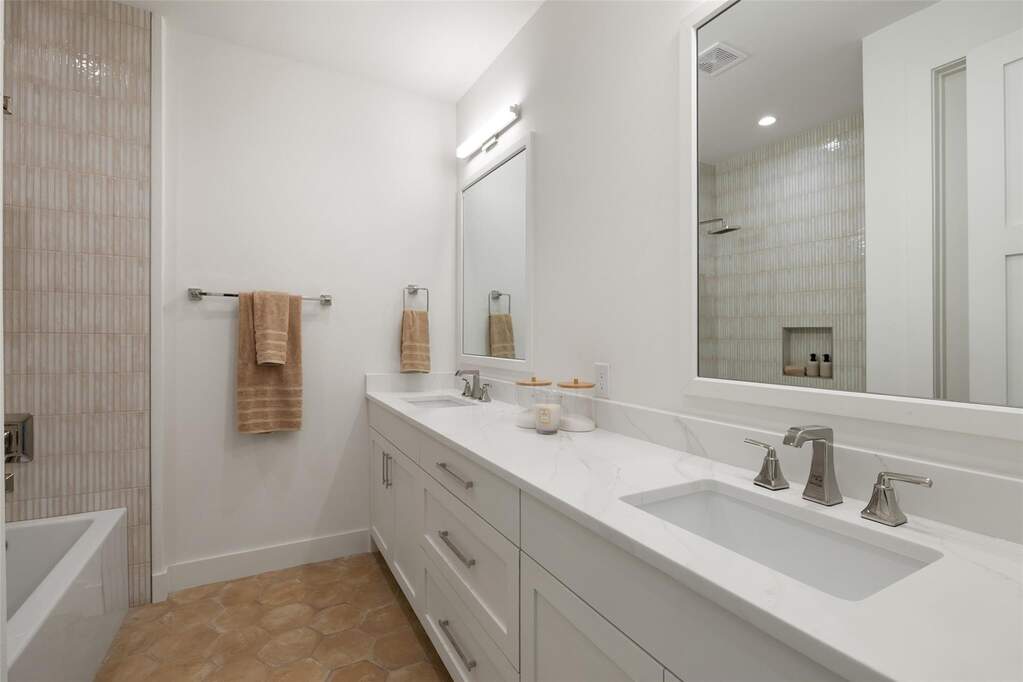 5 Bedroom Single Family Home/House's Image 26