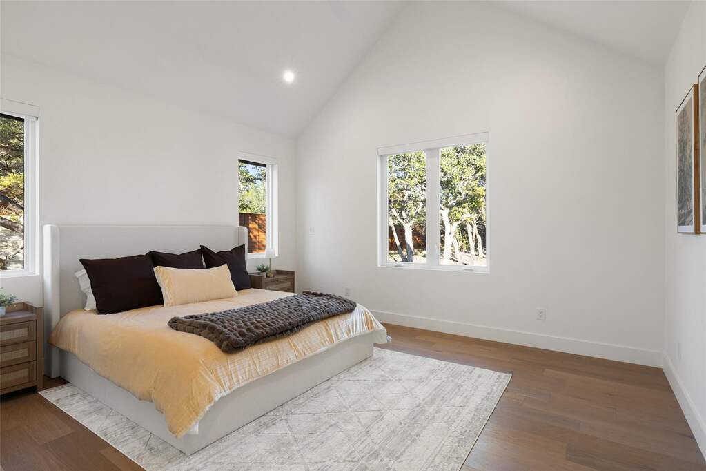 5 Bedroom Single Family Home/House's Image 28